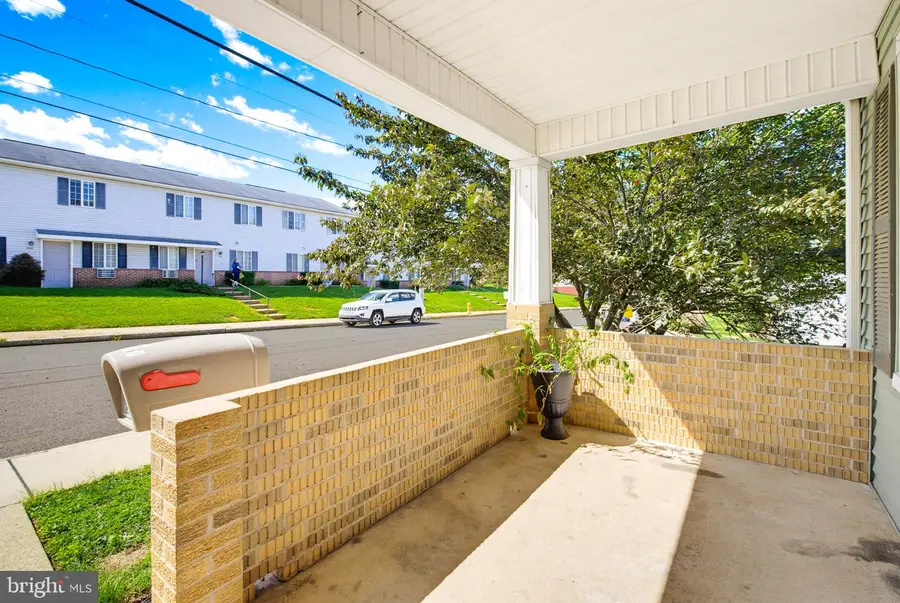 511 E Maple St, Dallastown, PA 17313 - #3