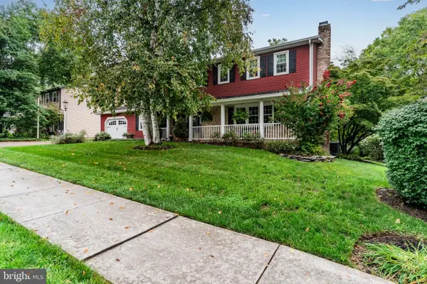 19 Farm House Ln, CAMP HILL, PA 17011