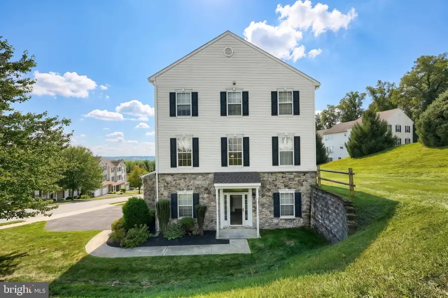 2136 Maple Crest Blvd, York, PA 17406 - #2