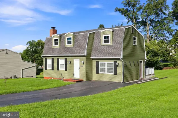 451 Hillside Dr, RED LION, PA 17356
