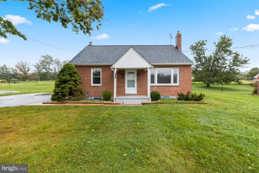 4088 Manchester St, Glen Rock, PA 17327 - #2