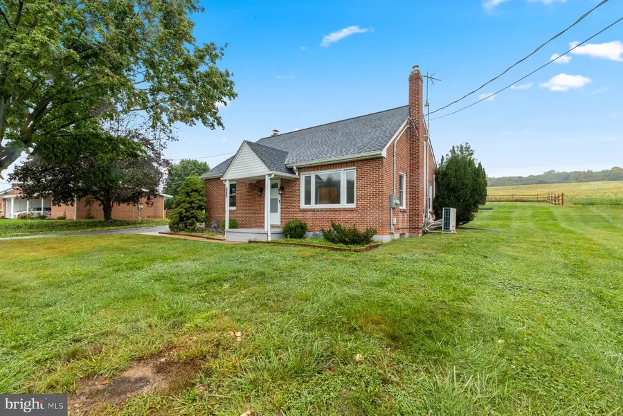 4088 Manchester St, Glen Rock, PA 17327 - #3
