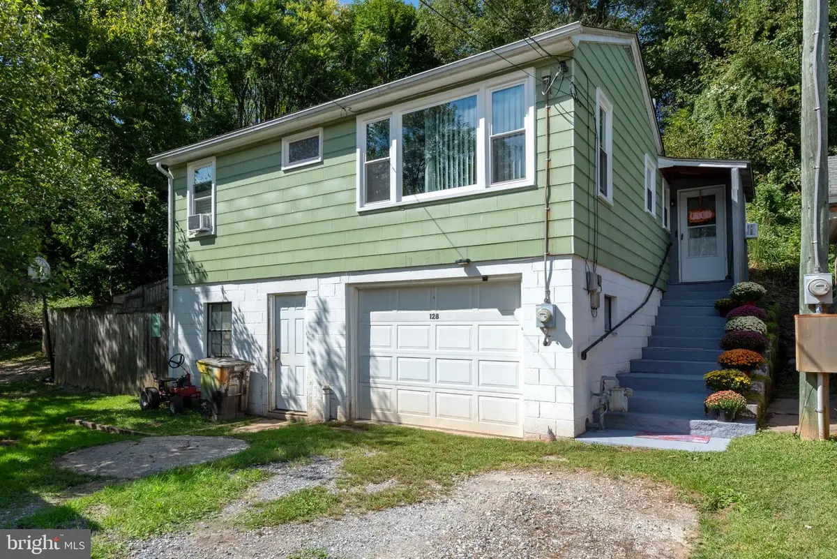 128 W Gay St, Windsor, PA 17366 - #1
