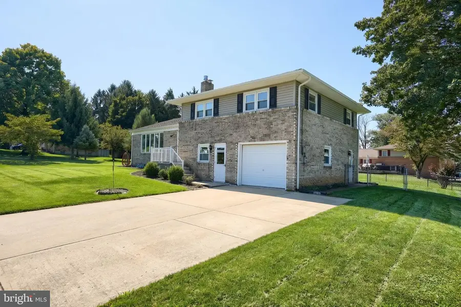 718 Stoverstown Rd, York, PA 17408 - #2