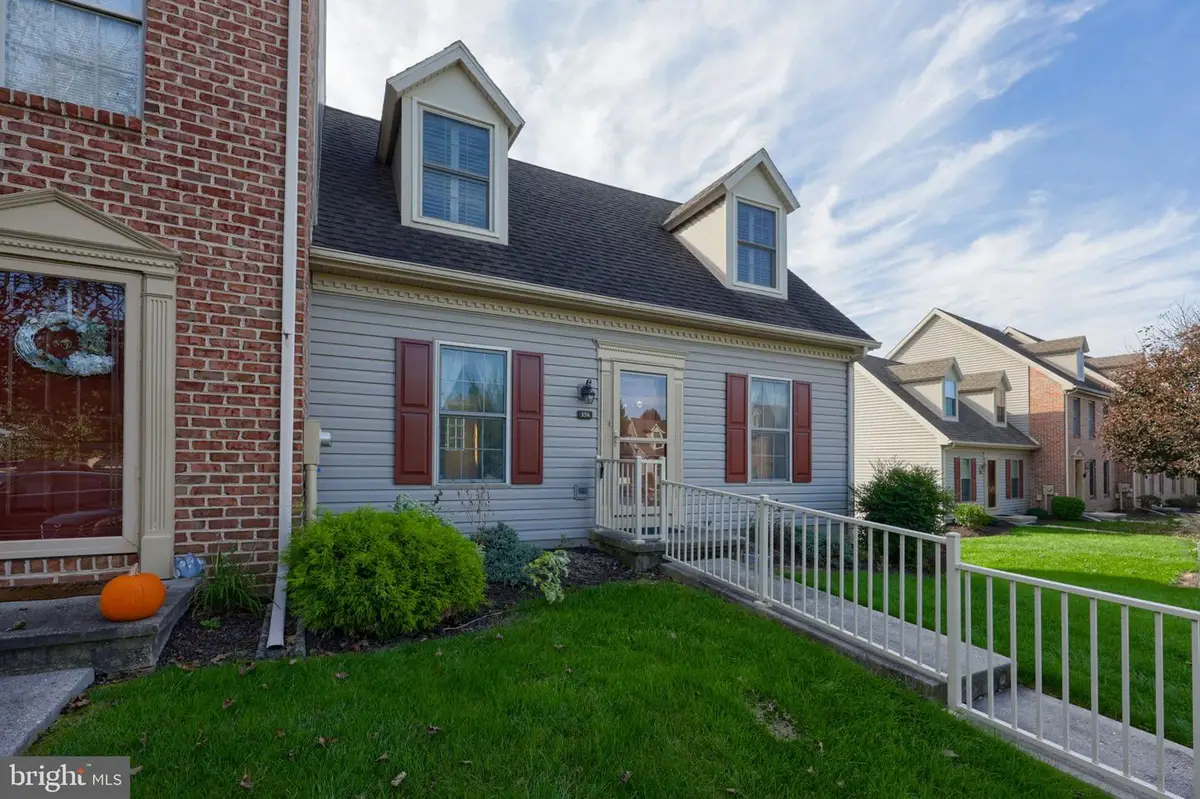 156 Crown Pointe Dr, York, PA 17402 - #1