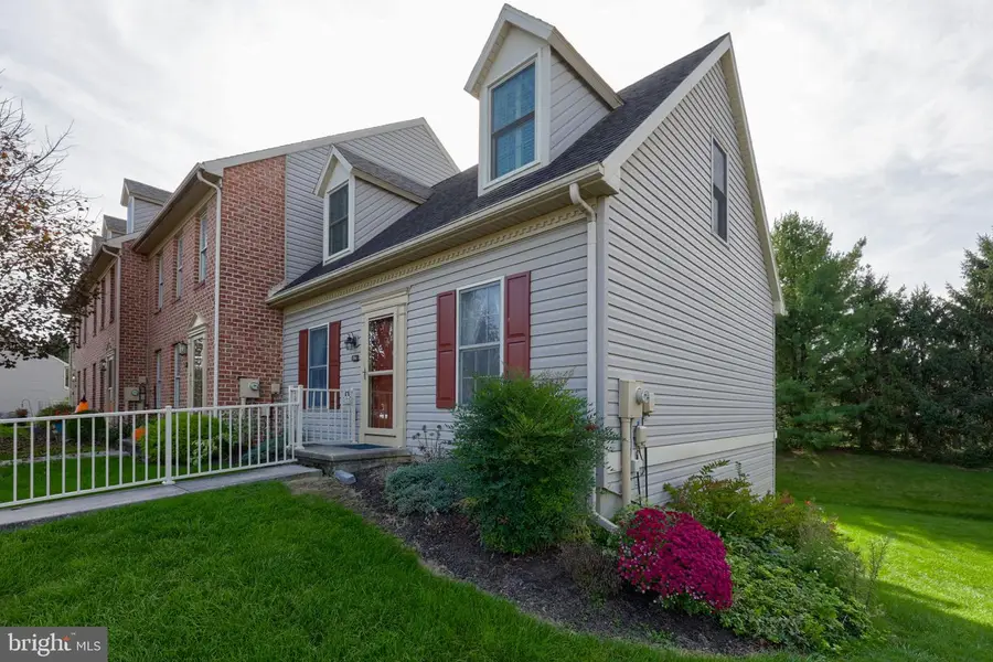 156 Crown Pointe Dr, York, PA 17402 - #2