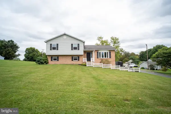 1017 Valley Rd, YORK, PA 17406