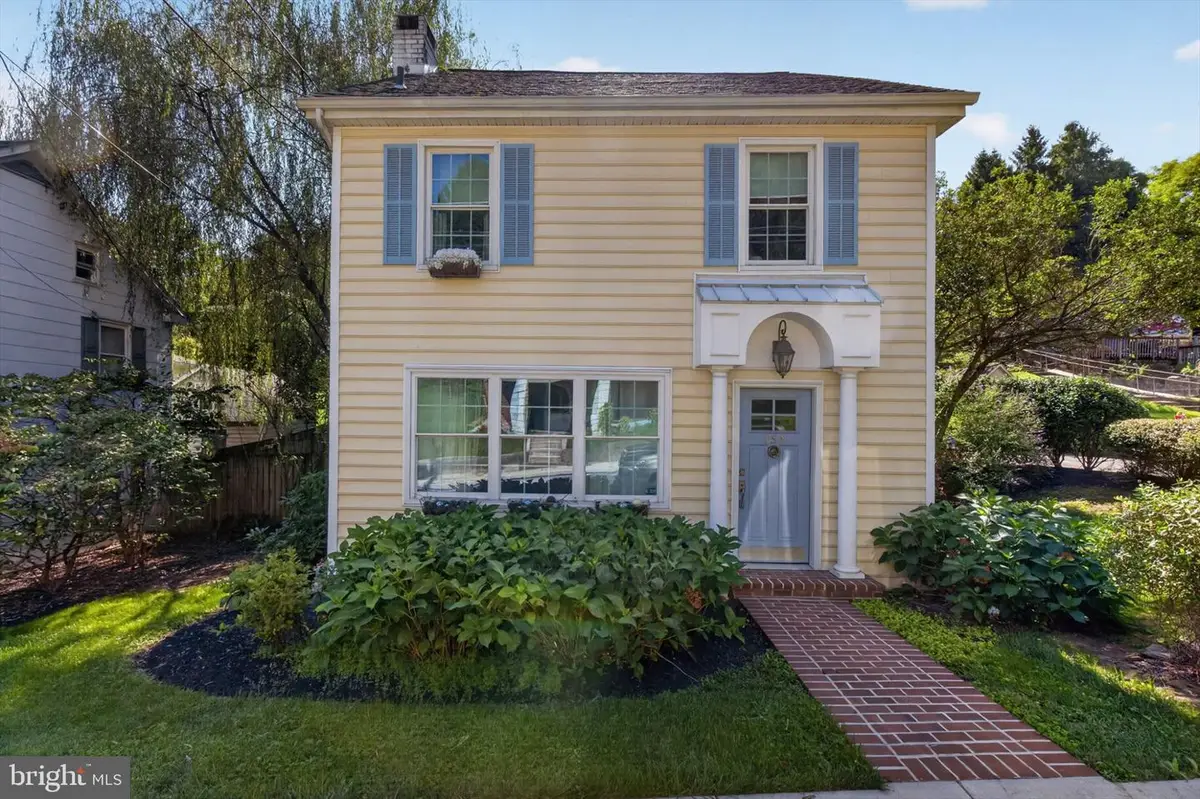154 Hanover St, Glen Rock, PA 17327 - #1
