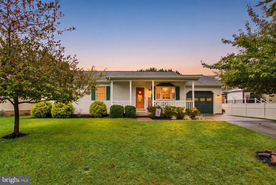 54 Brewster St, Hanover, PA 17331 - #2