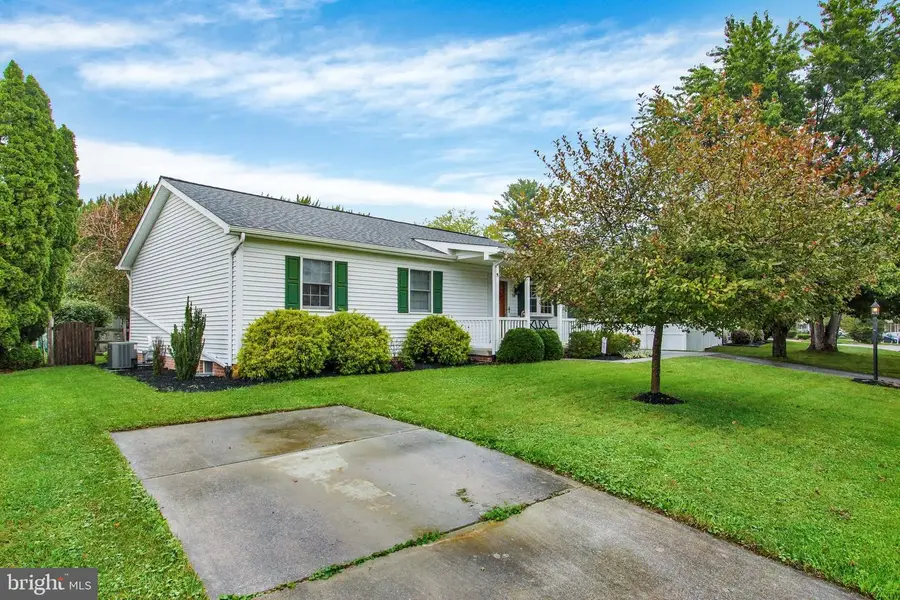54 Brewster St, Hanover, PA 17331 - #3