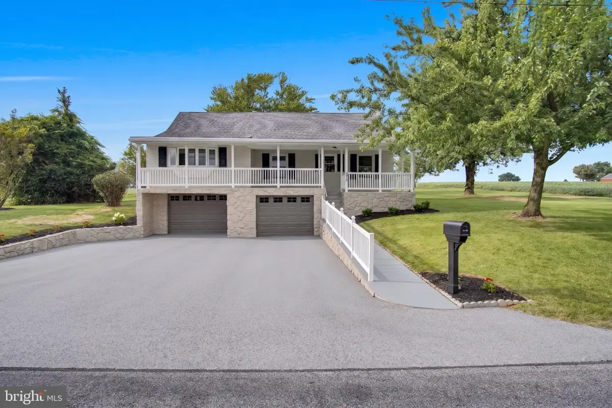 275 Manor Rd, Red Lion, PA 17356 - #1