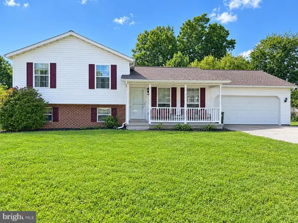 69 Gardenia Dr, HANOVER, PA 17331