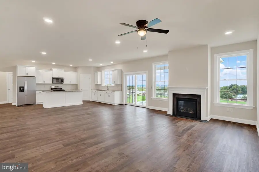 11 W Crestlyn Dr, York, PA 17402 - #3