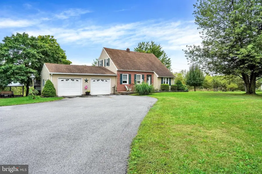 64 Locust Point Rd, Manchester, PA 17345 - #2