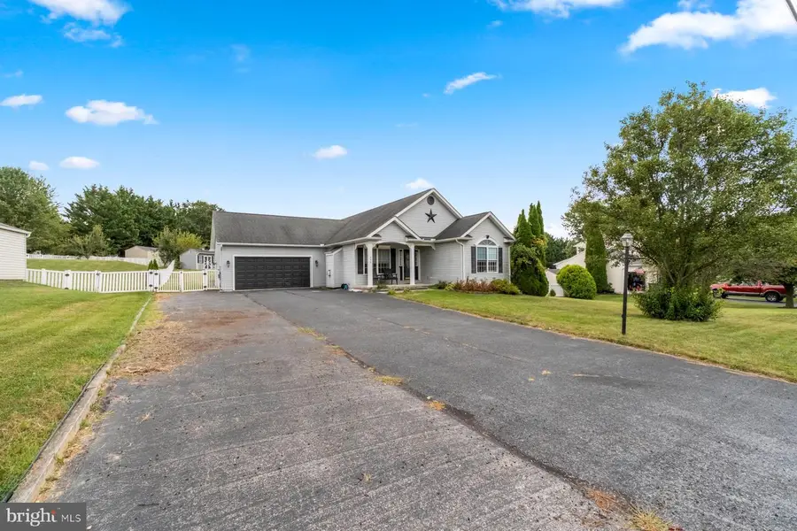 440 Sunset Dr, Hanover, PA 17331 - #2