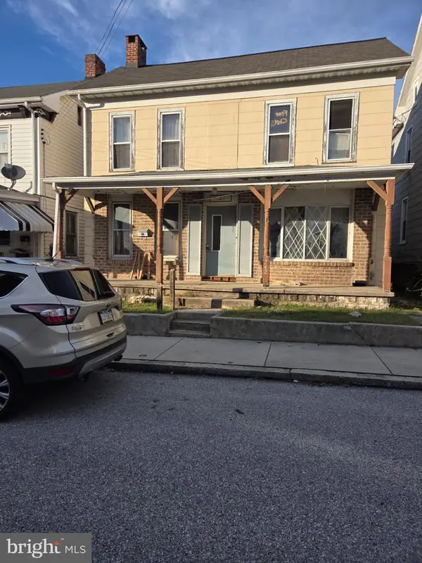 242 Locust St, HANOVER, PA 17331
