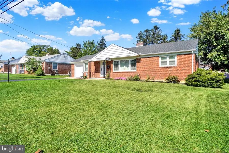 1821 Bannister St, York, PA 17404 - #3