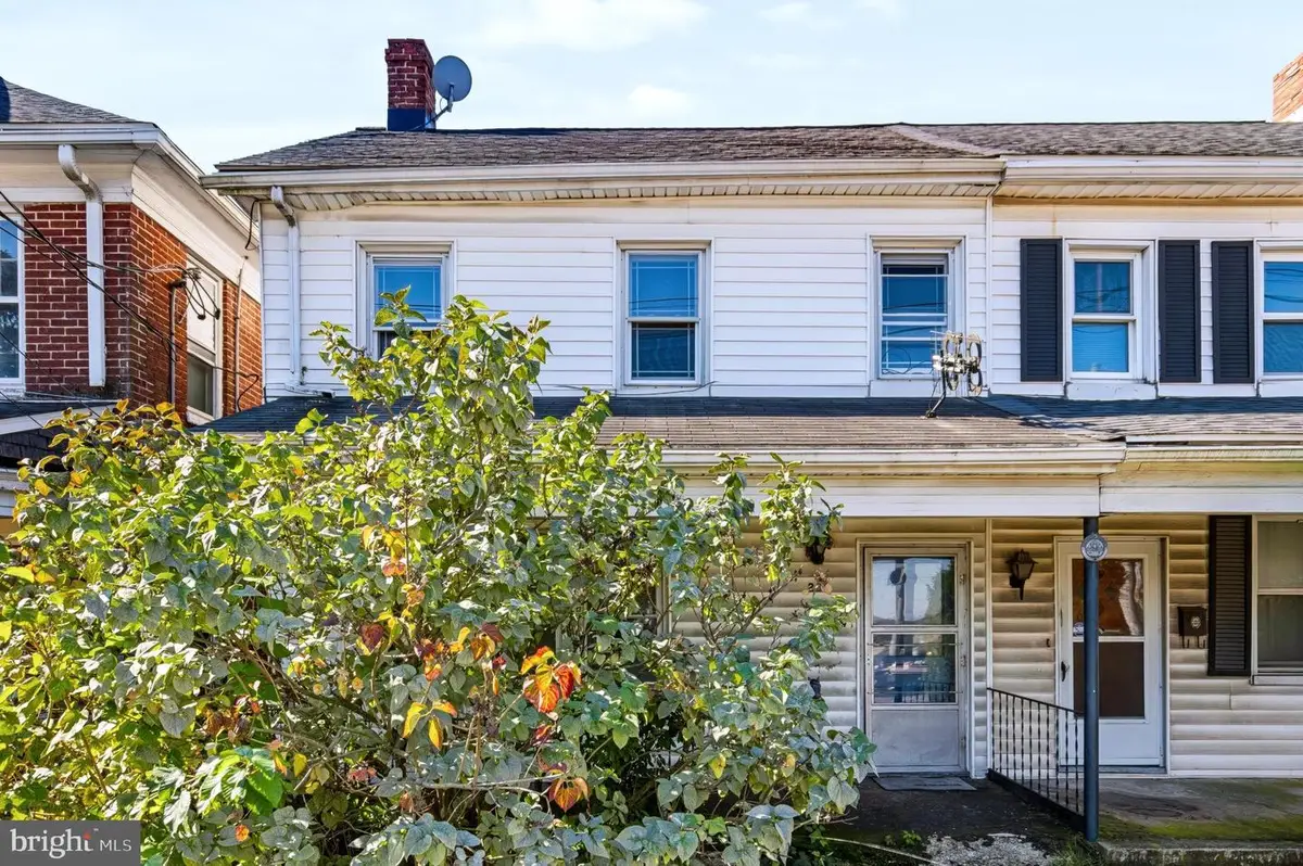 284 N Main St, Red Lion, PA 17356 - #1