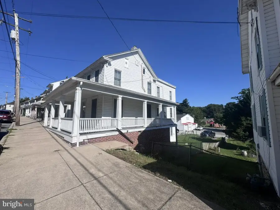 22 W Main St, Windsor, PA 17366 - #3