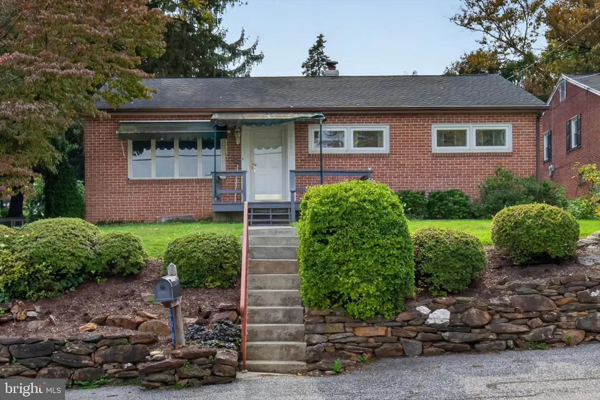 240 W Broad St, Yoe, PA 17313 - #1