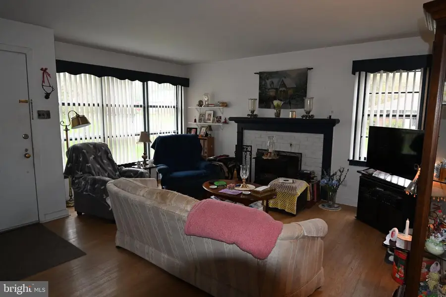 260 S Russell St, York, PA 17402 - #3