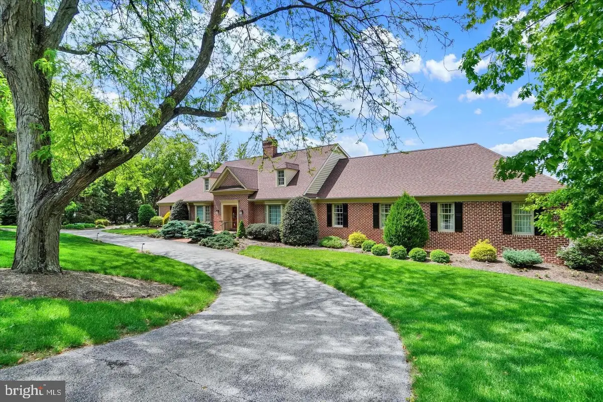 925 Summit Cir N, York, PA 17403 - #1