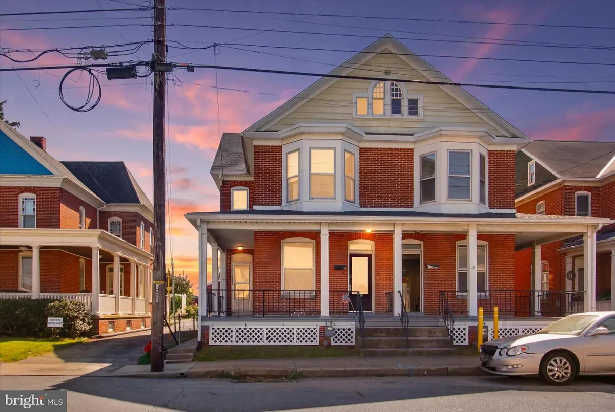 282 Third St, Hanover, PA 17331 - #1