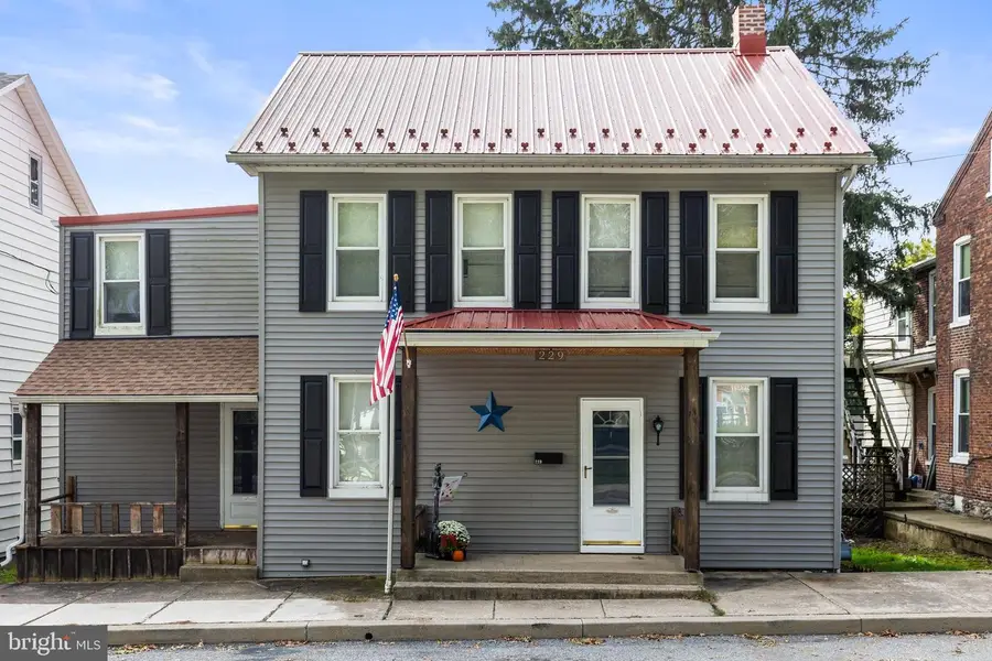 229 Chestnut St, Wrightsville, PA 17368 - #2