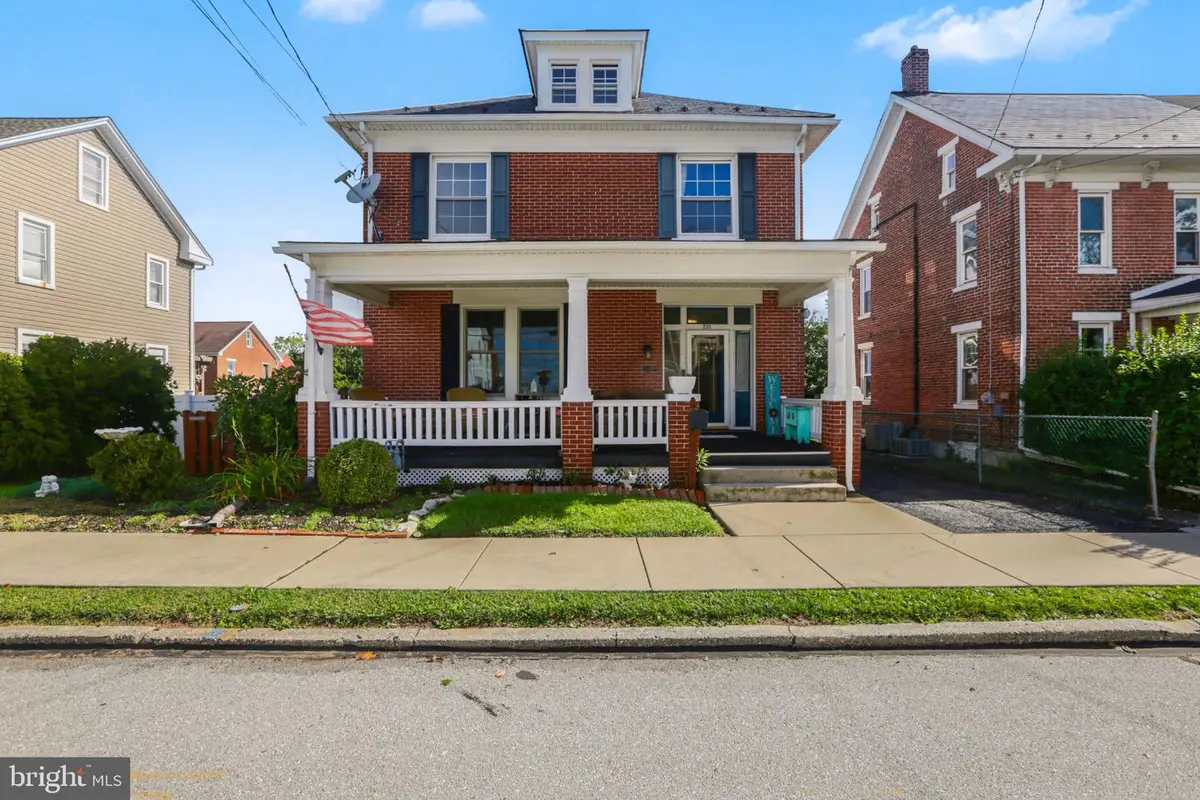 221 N Charles St, Red Lion, PA 17356 - #1
