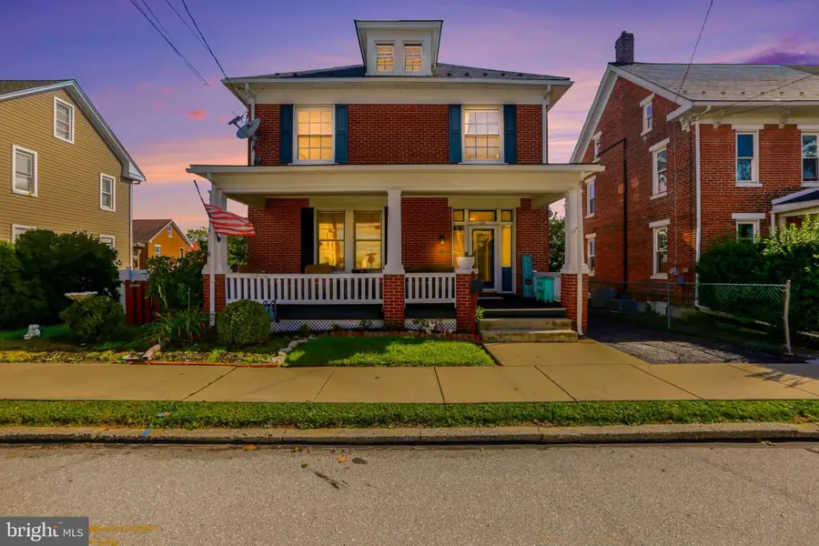 221 N Charles St, Red Lion, PA 17356 - #2