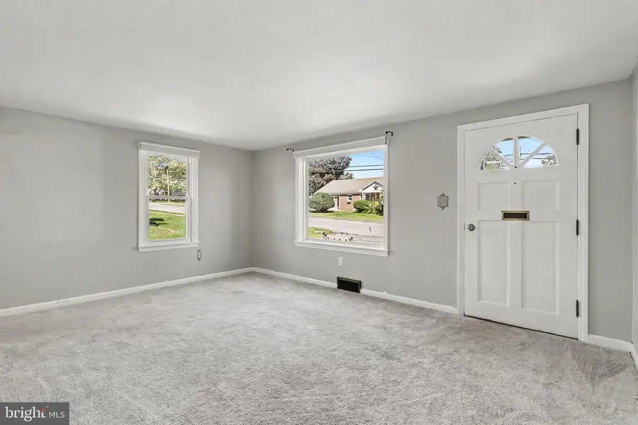 413 Mckinley Ave, Hanover, PA 17331 - #2