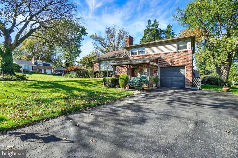 2549 Raleigh Dr, York, PA 17402 - #2