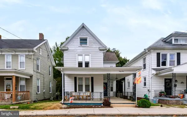 41 E Maple St, DALLASTOWN, PA 17313