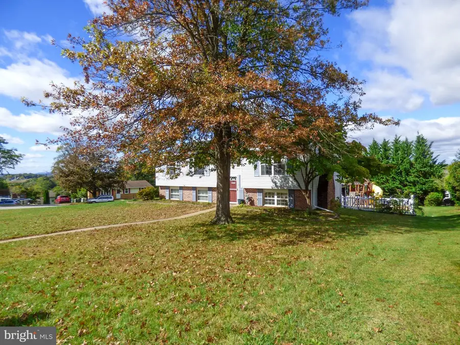 401 Dartha Dr, Dallastown, PA 17313 - #2