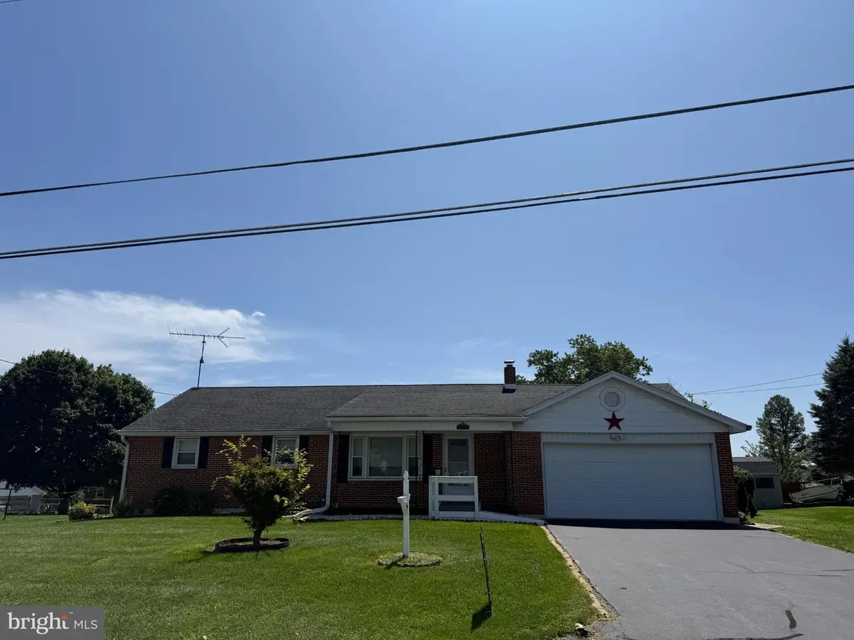 112 E Clearview Dr, Shrewsbury, PA 17361 - #1