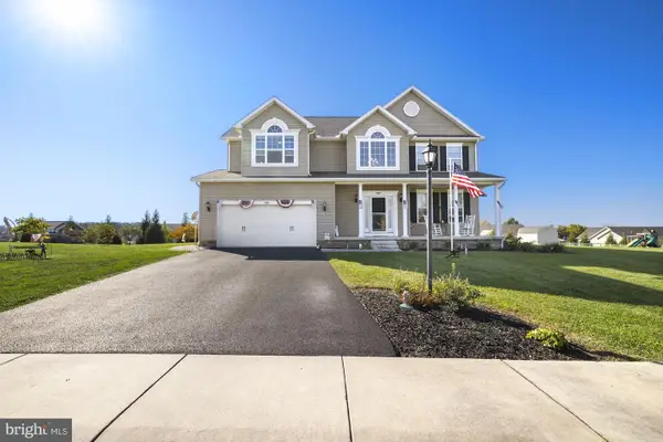1105 Pearl Dr, HANOVER, PA 17331