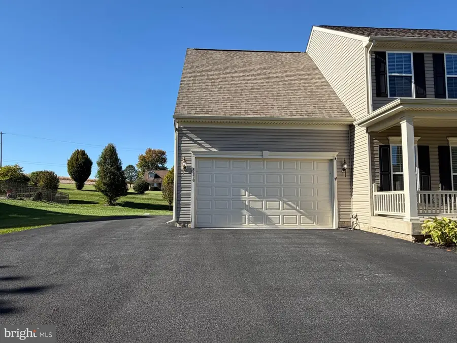 8570 Diamond Run Ct, Seven Valleys, PA 17360 - #2