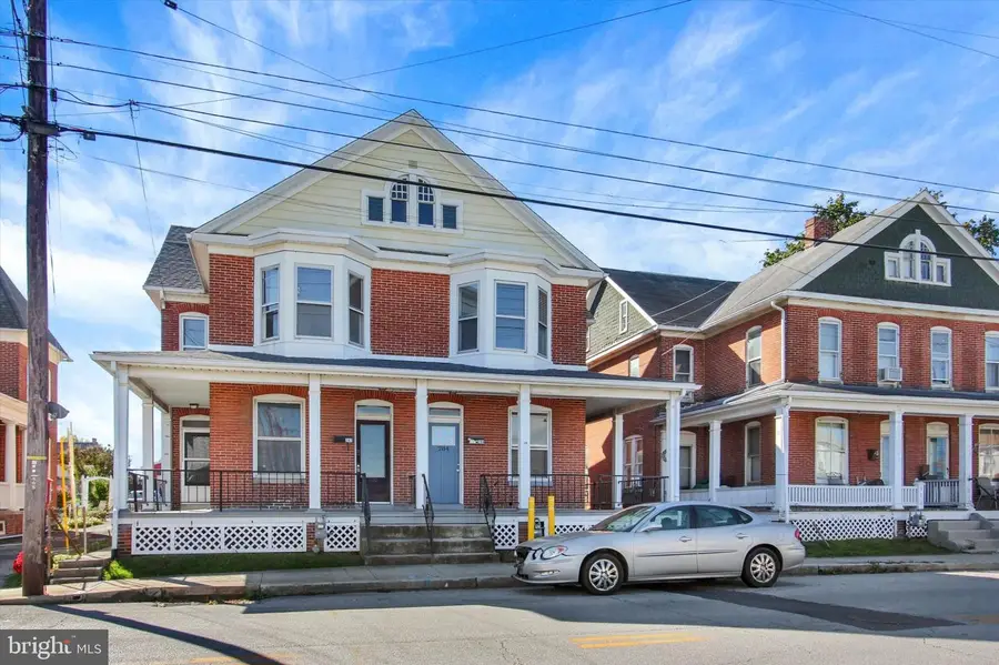 284 Third St, Hanover, PA 17331 - #3