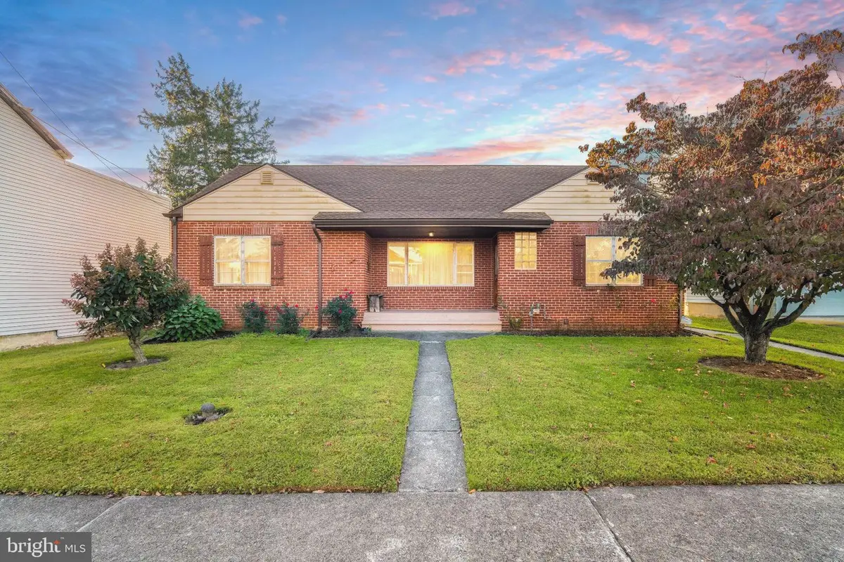 433 Walnut St, Wrightsville, PA 17368 - #1