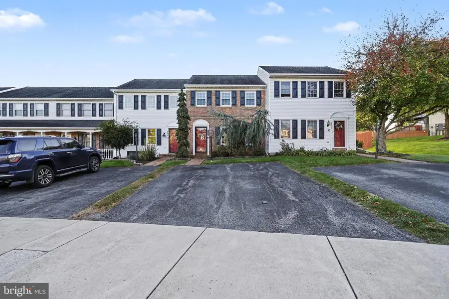 2360 Woodmont Dr, York, PA 17404 - #2