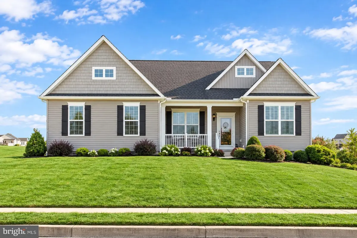 24 Whispering Ln, Hanover, PA 17331 - #1