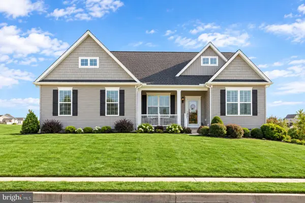 24 Whispering Ln, HANOVER, PA 17331
