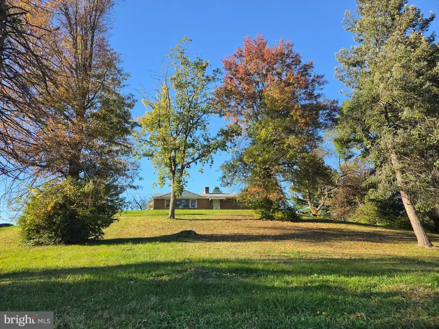 835 Bairs Rd, York, PA 17408 - #3