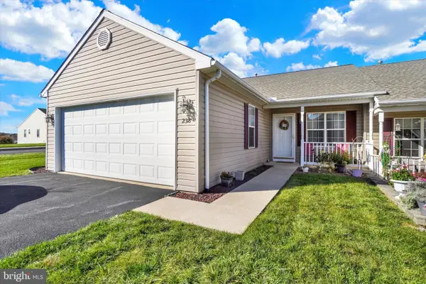 238 Equine Cv, RED LION, PA 17356