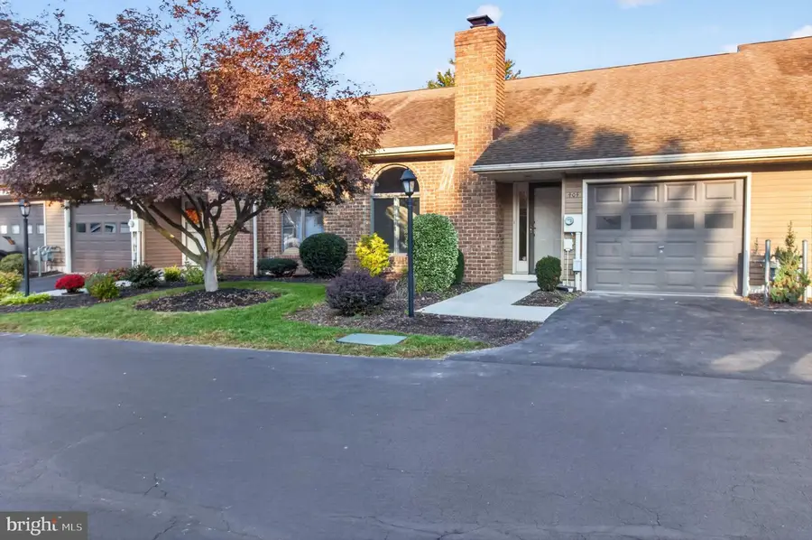 404 Deerfield Dr #404, Hanover, PA 17331 - #2