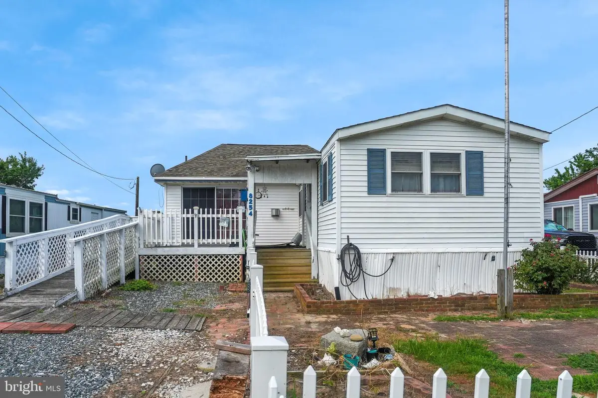 8254 Sea Breeze Dr, Chincoteague Island, VA 23336 - Image #1