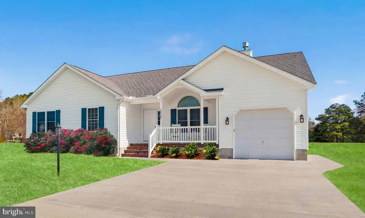 38027 Davey Jones Blvd, Greenbackville, VA 23356 - #1