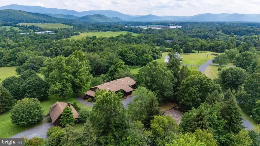 18 Providence Ln, Waynesboro, VA 22980 - Image #2