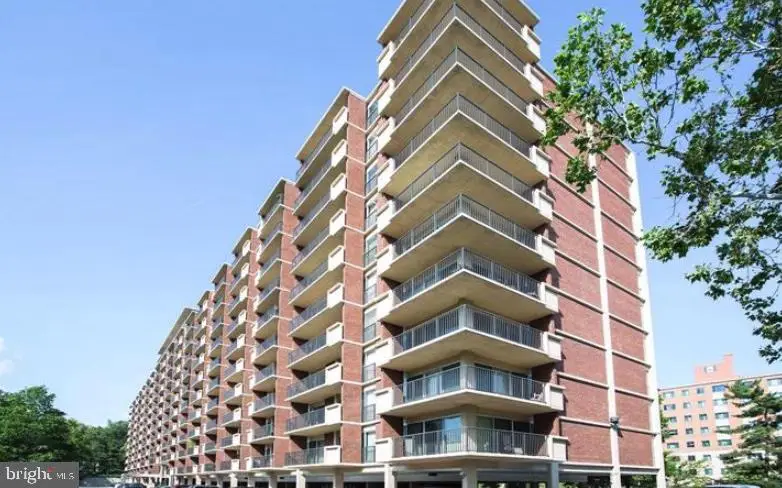 1300 Army Navy Dr #803, Arlington, VA 22202 - Image #1