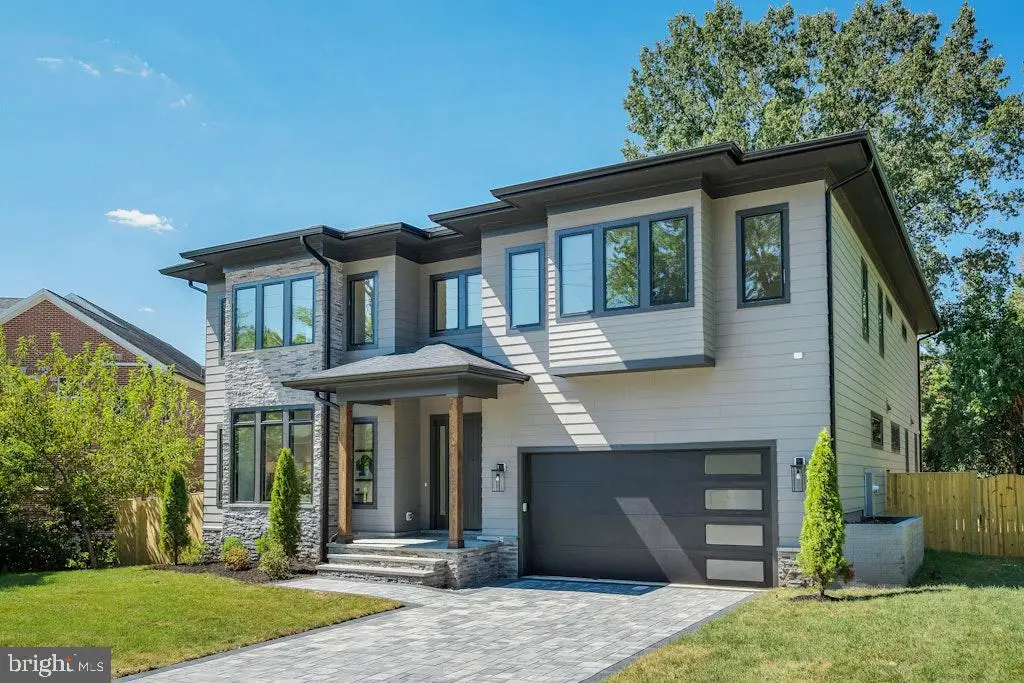 5225 Little Falls Rd, Arlington, VA 22207 - Image #1